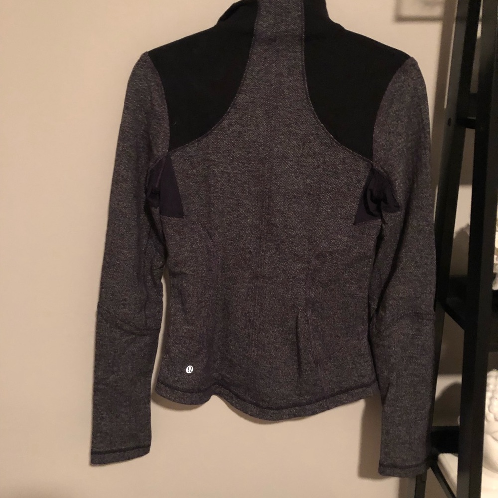 Lululemon size 6 Define jacket